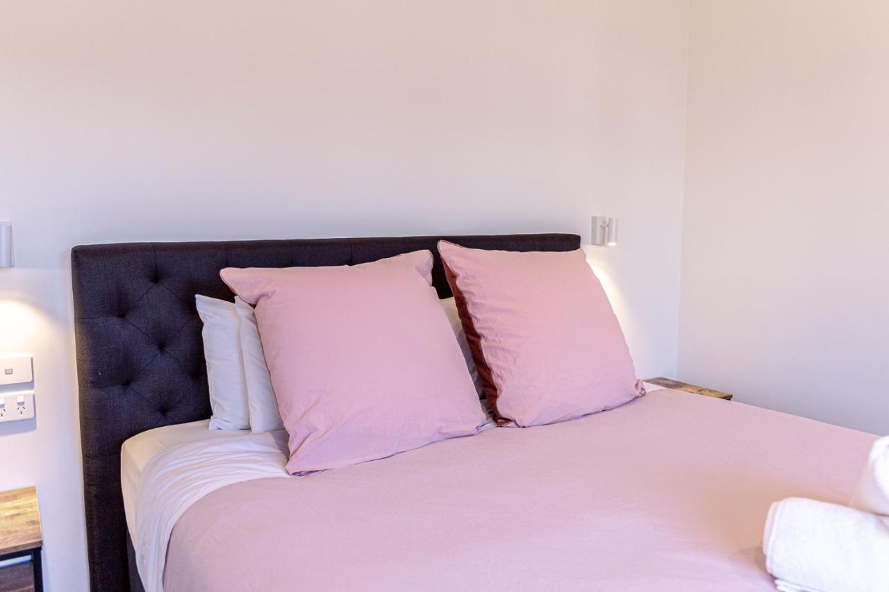 Magic On Maryburn - The Pink Room Twizel Dış mekan fotoğraf